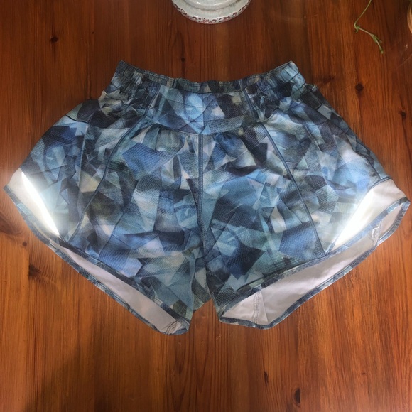 Lululemon shorts size 4 - Picture 3 of 5